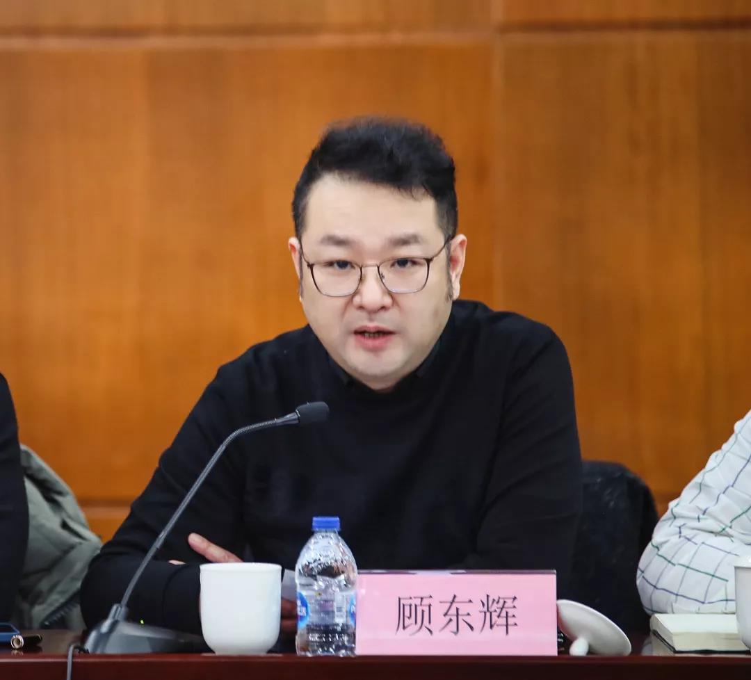 顾东辉同志代表经济开发区作表态发言,并汇报了当前我镇招商引资情况.