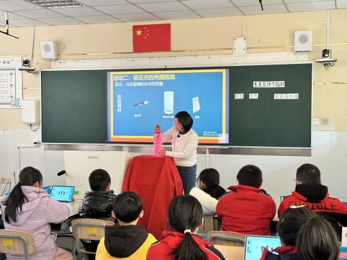 20240125111428041390.jpg 老师们的这些助手,让崇明教育有了新气象7.jpg