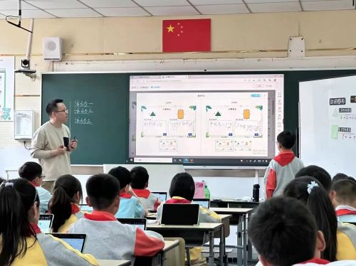 20240125111404081134.jpg 老师们的这些助手,让崇明教育有了新气象5.jpg