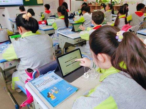 20240125111415073151.jpg 老师们的这些助手,让崇明教育有了新气象6.jpg