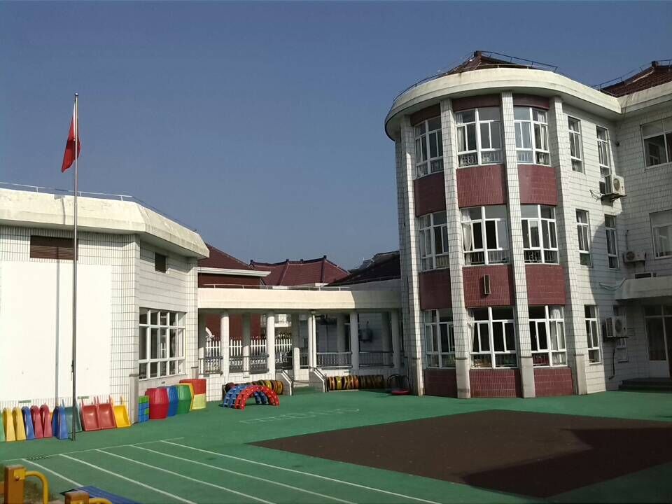 莺莺幼儿园学校简介2.jpg