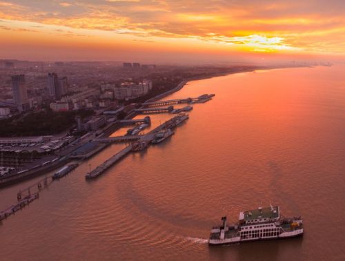 20231207152901028157.jpg 一张蓝图绘到底,高标准推进世界级生态岛建设!习近平总书记考察上海重要讲话引发崇明广大干部群众热烈反响2.jpg