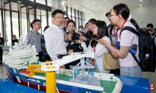 20240529152339046502.jpg 媒体大咖齐聚长兴 实地调研共话发展5.jpg