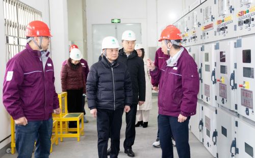 20240206102545073781.jpg 送祝福,鼓干劲!区领导节前慰问一线职工4.jpg