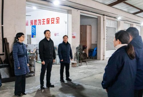 20240206102556068690.jpg 送祝福,鼓干劲!区领导节前慰问一线职工5.jpg