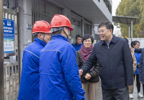 20240206102521069666.jpg 送祝福,鼓干劲!区领导节前慰问一线职工2.jpg