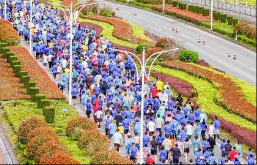 报名人数创新高、复赛率近四成，2026上海长江半马来啦