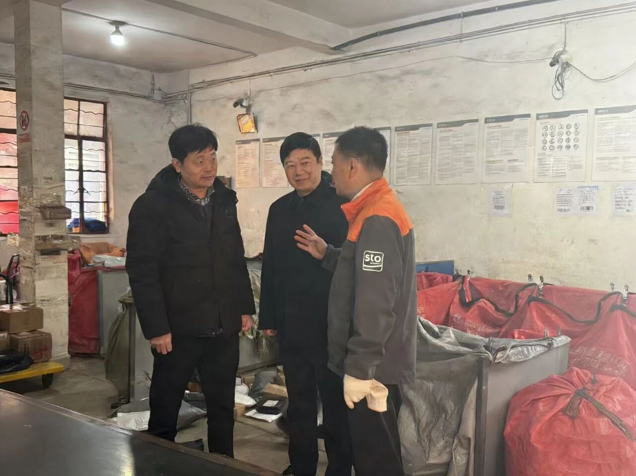 寒冬送温暖 关怀暖“新”心——区总工会赴堡镇慰问