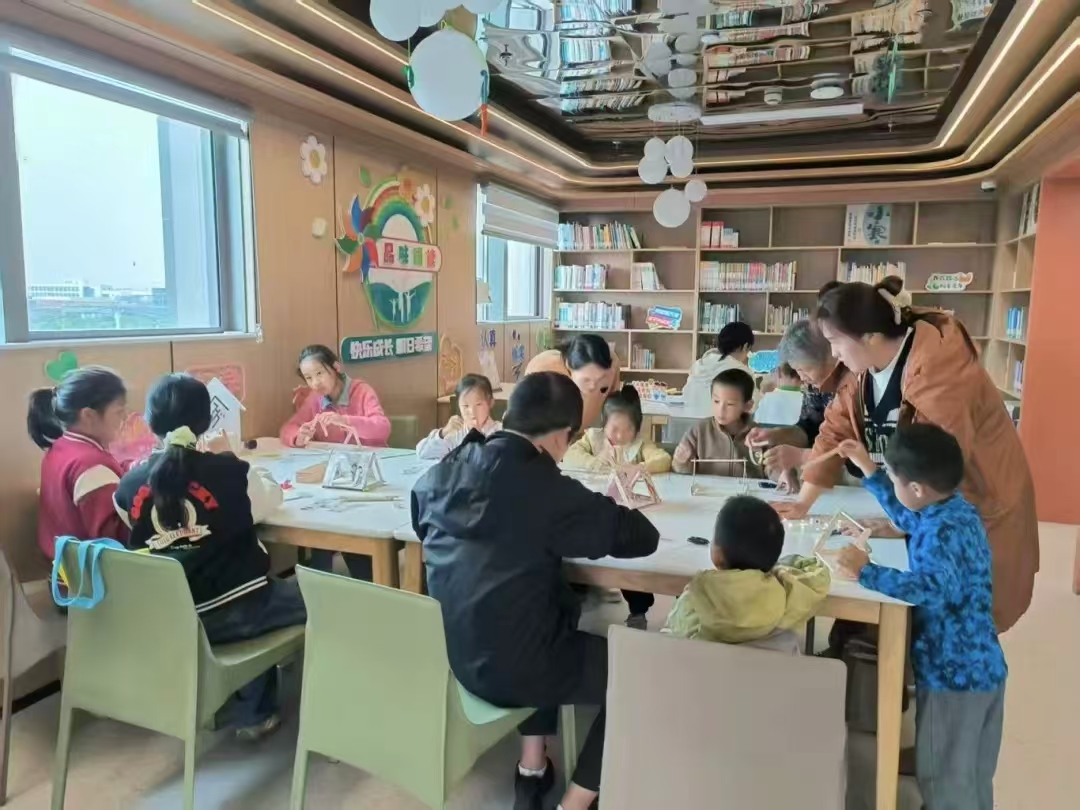 【家+书屋】“点亮智慧，收纳童心”创意手工活动欢乐开启