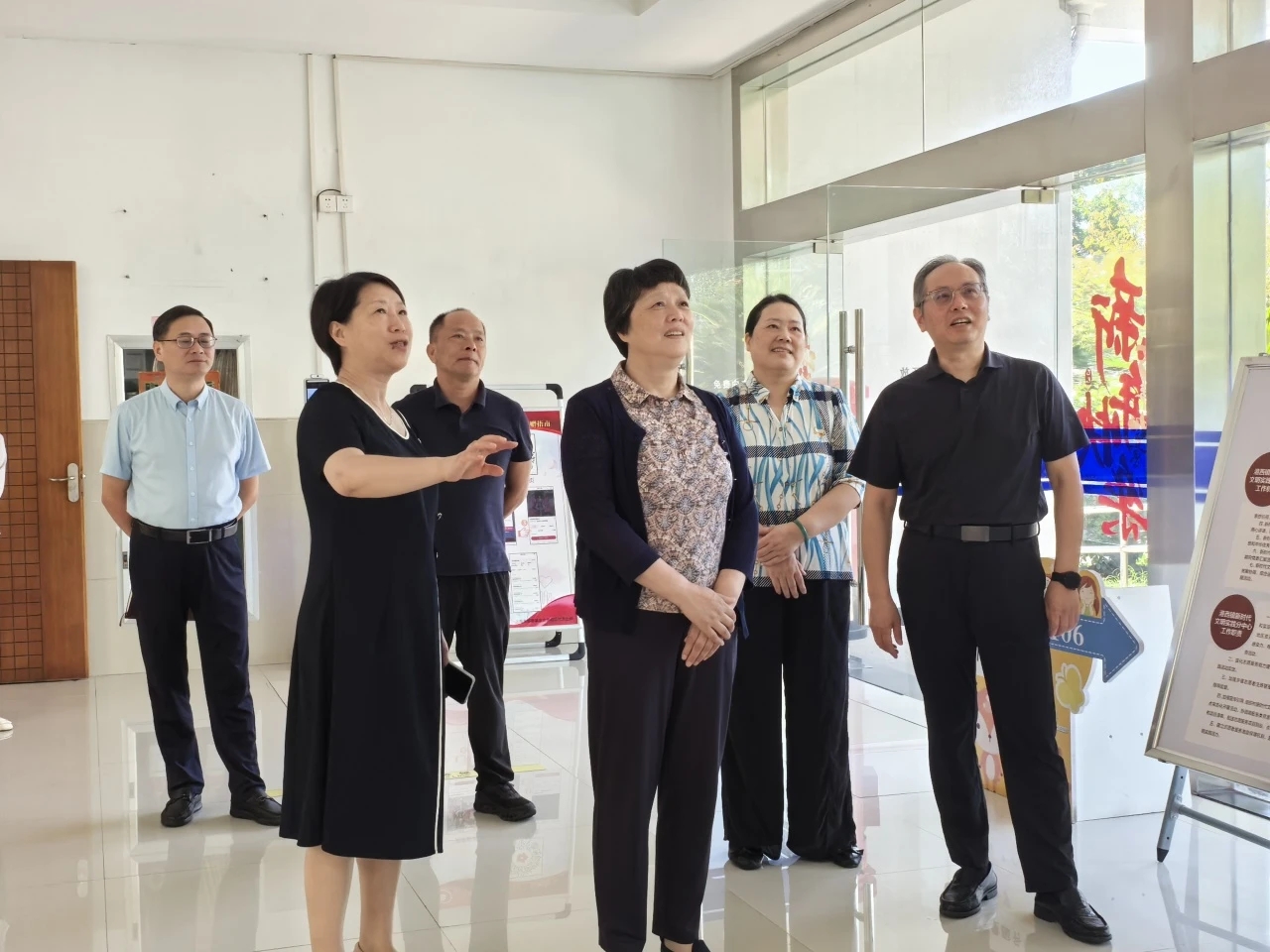 薛红主任带队调研人大践行全过程人民民主基层实践站工作