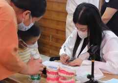 上海交通大学口腔医学院联合石榴籽公益开展青少年口腔健康公益活动