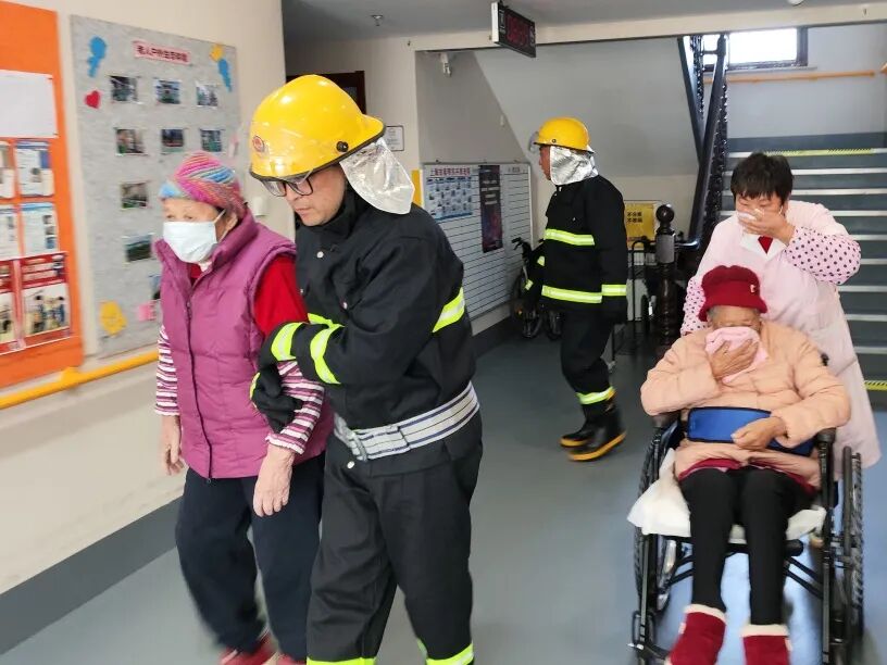 精准施策暖夕阳 创新形式筑防线——东平镇多措并举筑牢老年群体消防安全“防火墙”