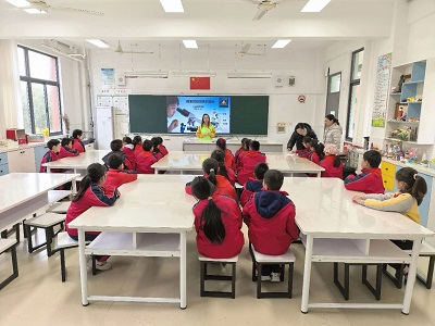 长兴镇社区书院开展DIY显微镜手工制作活动