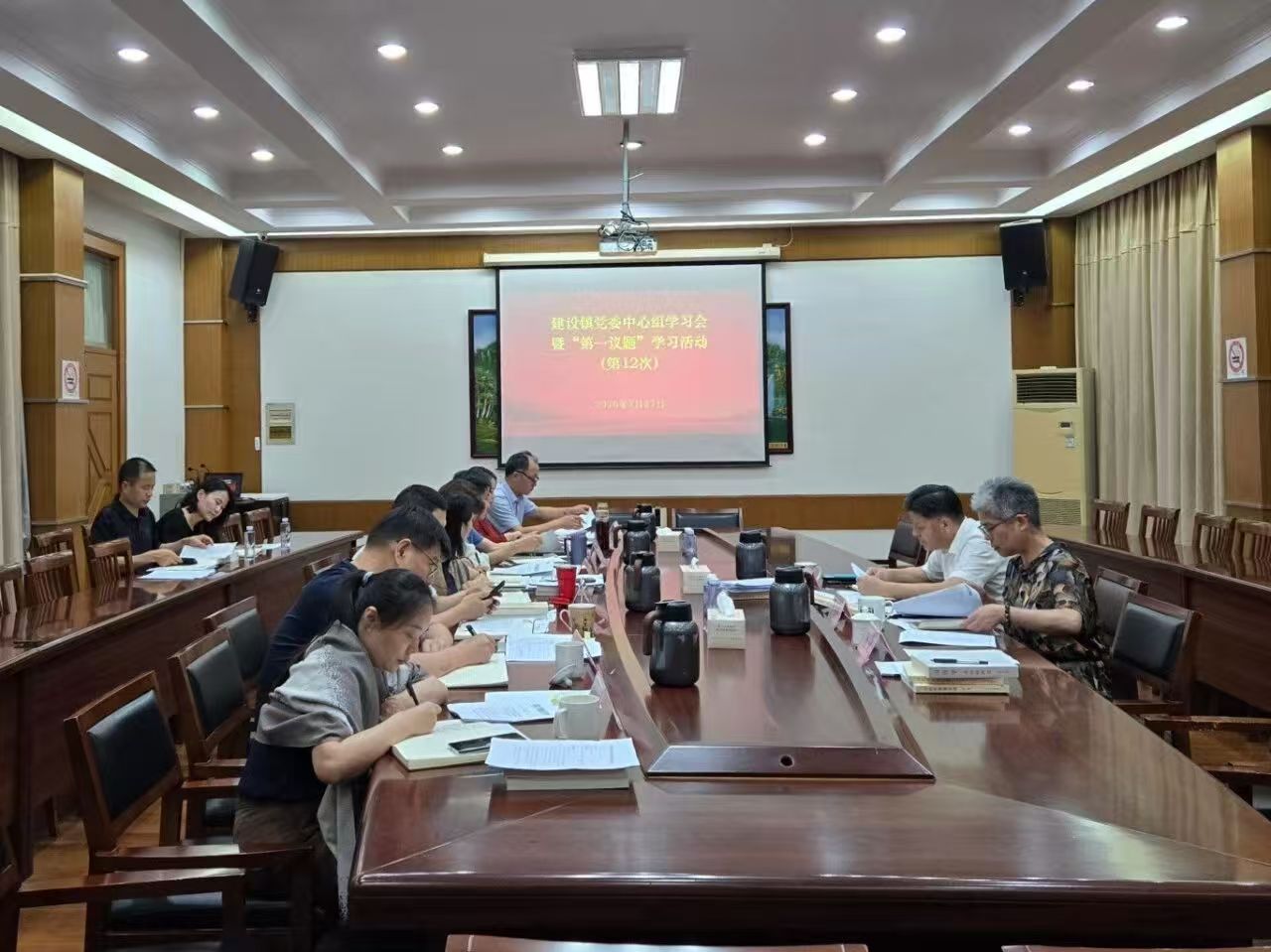 深入践行和发展全过程人民民主——建设镇召开党委理论学习中心组专题学习会