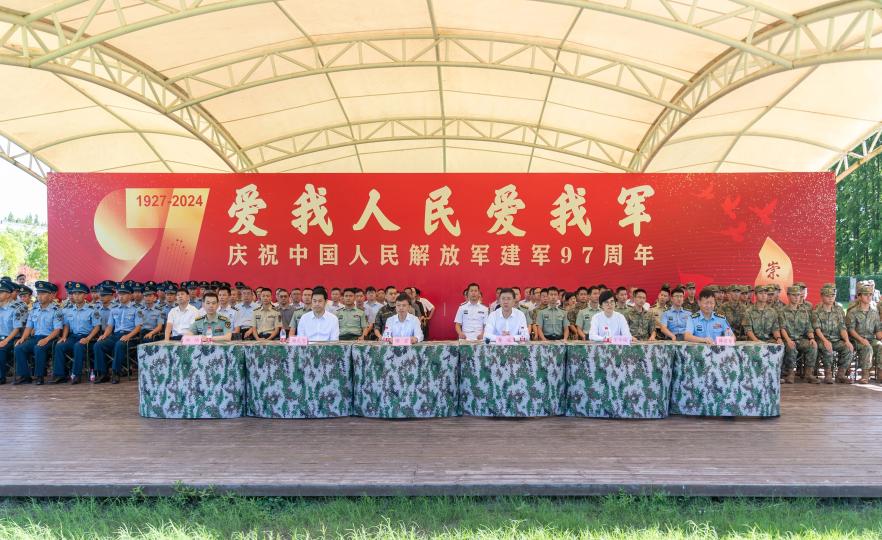 崇明区庆祝中国人民解放军建军97周年活动举行，区领导向驻区部队广大官兵致以节日祝贺
