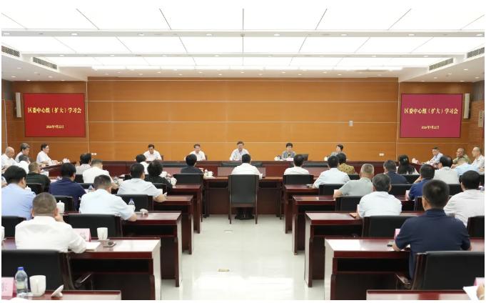 区委中心组学习会专题学习政务智能建设