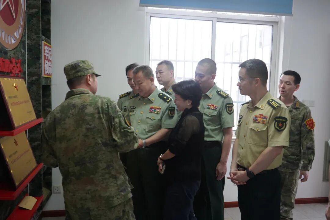 上海警备区首长赴城桥镇武装部调研指导