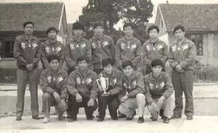 1982年崇明中学足球队.jpg