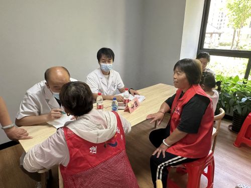 20230818103825017541.jpg 义诊、理发、磨刀……崇明这里的便民服务日真赞!1.jpg