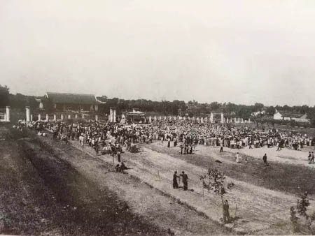 1951年崇明县城东门外公共体育场及演武厅.jpg