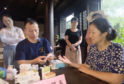 20240802152320077308.jpg 与市民群众面对面话平安——2024年崇明区食品安全宣传周活动火热进行中2.jpg