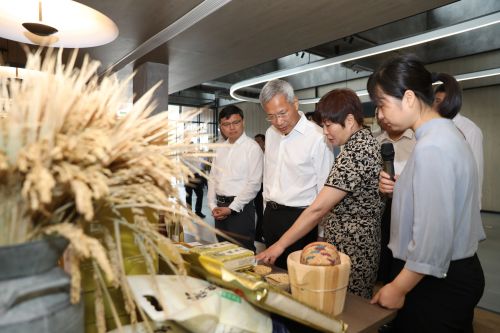 20230620171929030000.jpg 共话情谊,共谋发展!北京市平谷区党政代表团来崇考察1.jpg