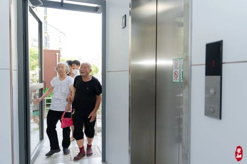 20240821103526003000.jpg 陈家镇新一批加装电梯启用1.jpg