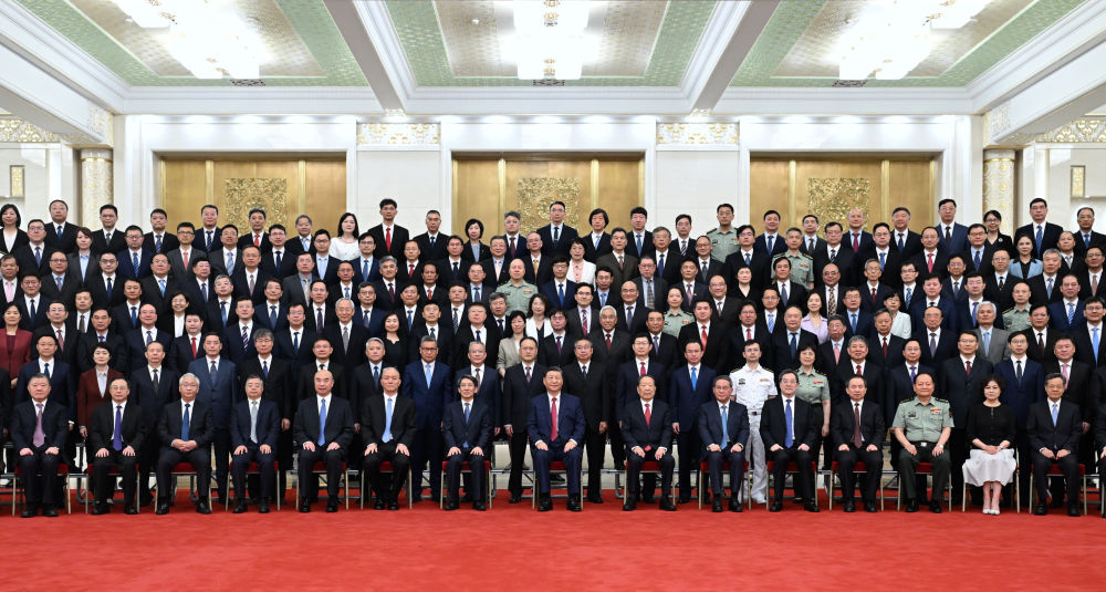 20240626135357048776.jpg 全国科技大会 国家科学技术奖励大会 两院院士大会在京召开 习近平为国家最高科学技术奖获得者等颁奖并发表重要讲话10.jpg