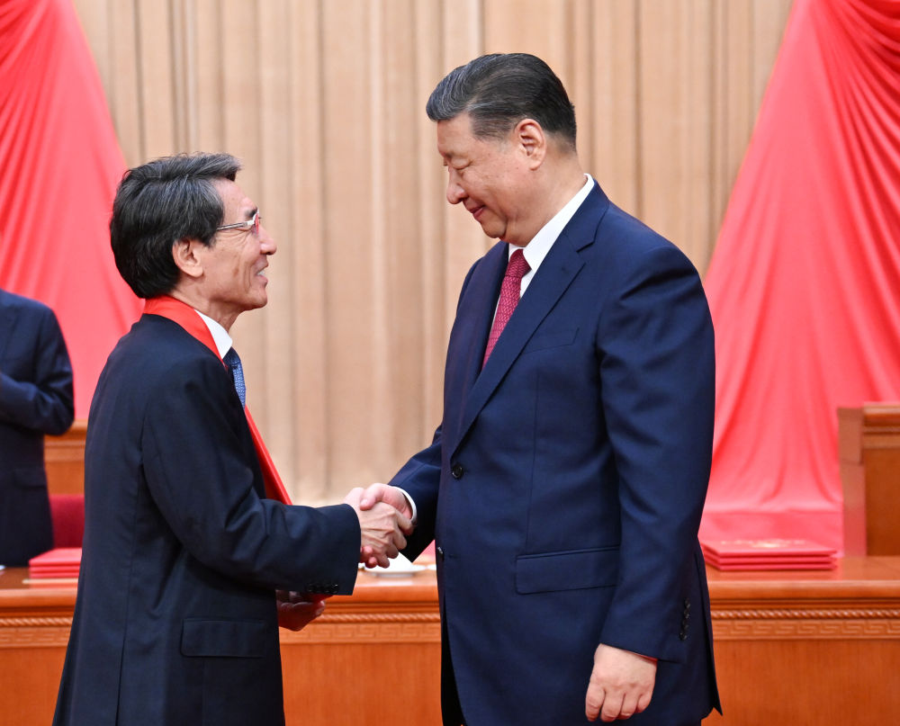 20240626135154053729.jpg 全国科技大会 国家科学技术奖励大会 两院院士大会在京召开 习近平为国家最高科学技术奖获得者等颁奖并发表重要讲话5.jpg